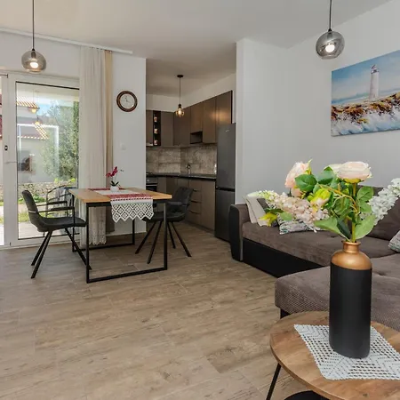 With Parking Space - 24432 Apartman