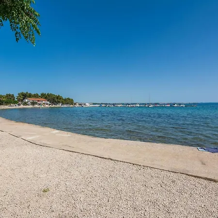 아파트 With Parking Space - 24432 비르